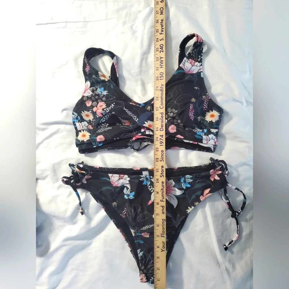 : 2 pc Beach sissi twist front bikini swimsuit w/ cups & adjustable ties size L